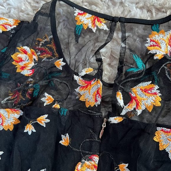 Embroidered floral mesh midi dress - Picture 3 of 4